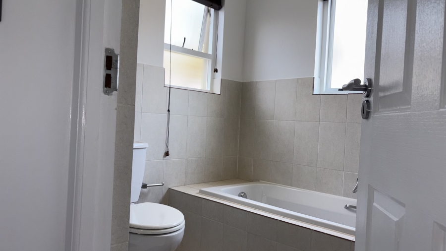 To Let 3 Bedroom Property for Rent in Beverley Gauteng