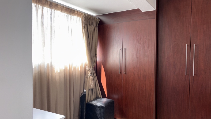 To Let 3 Bedroom Property for Rent in Beverley Gauteng