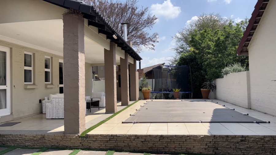 To Let 3 Bedroom Property for Rent in Beverley Gauteng