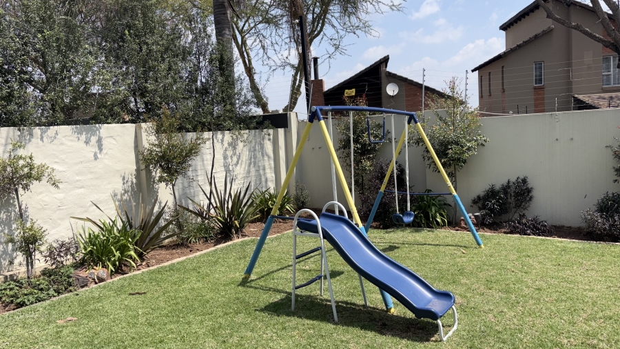 To Let 3 Bedroom Property for Rent in Beverley Gauteng