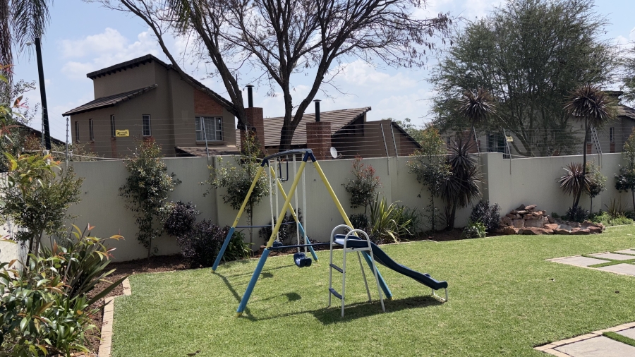 To Let 3 Bedroom Property for Rent in Beverley Gauteng