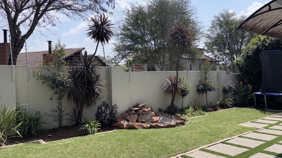 To Let 3 Bedroom Property for Rent in Beverley Gauteng