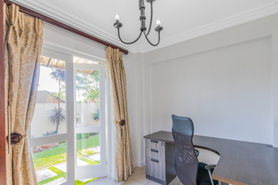 To Let 3 Bedroom Property for Rent in Beverley Gauteng