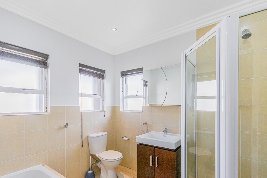 To Let 3 Bedroom Property for Rent in Beverley Gauteng
