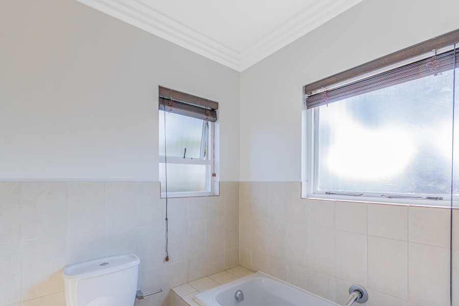 To Let 3 Bedroom Property for Rent in Beverley Gauteng