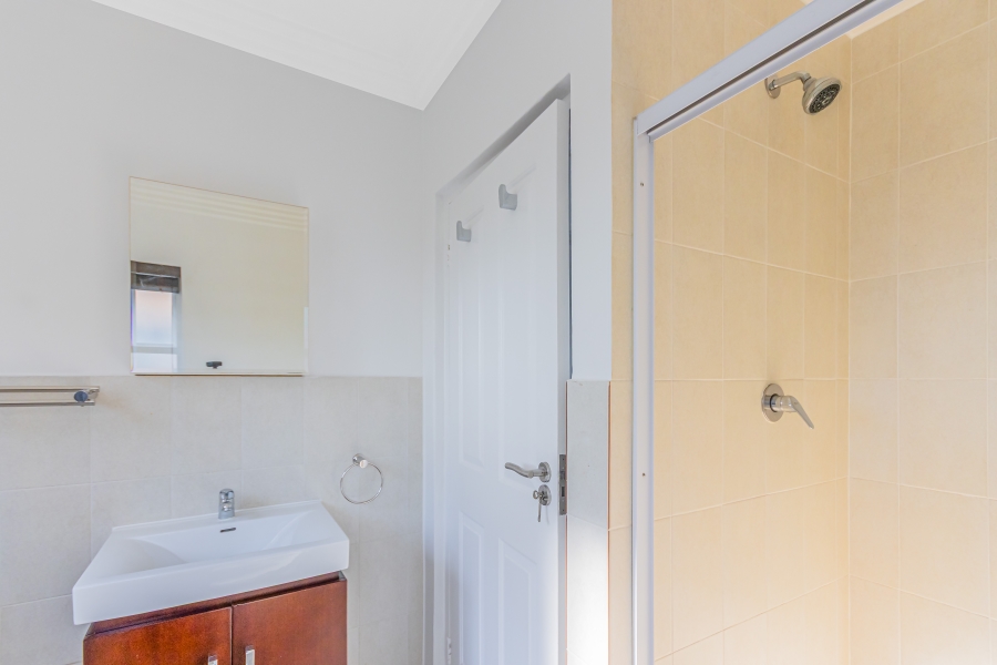 To Let 3 Bedroom Property for Rent in Beverley Gauteng