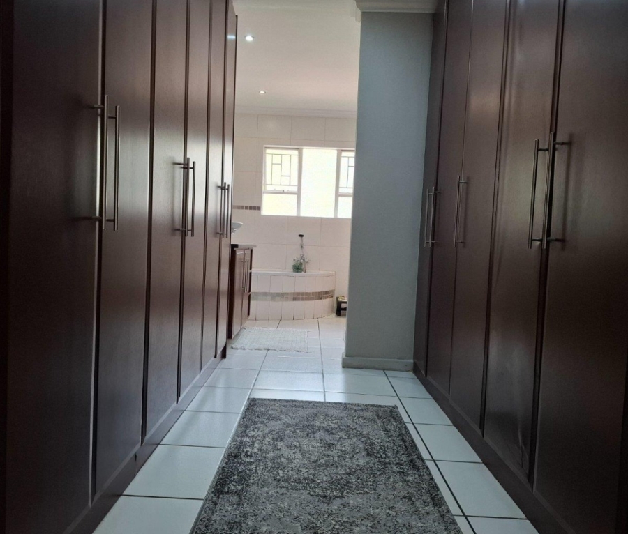 5 Bedroom Property for Sale in Three Rivers East Gauteng