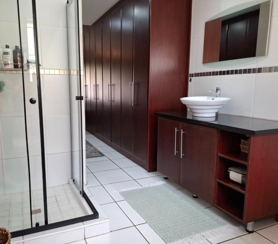 5 Bedroom Property for Sale in Three Rivers East Gauteng