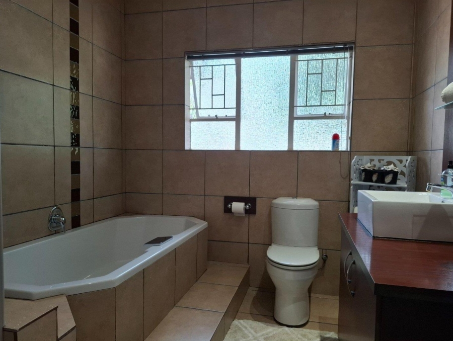 5 Bedroom Property for Sale in Three Rivers East Gauteng