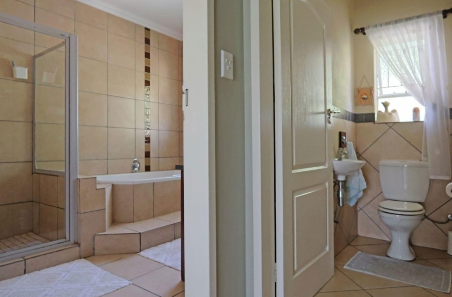 5 Bedroom Property for Sale in Three Rivers East Gauteng