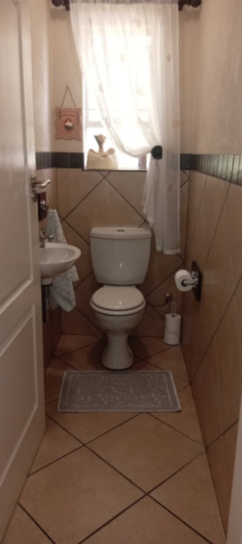 5 Bedroom Property for Sale in Three Rivers East Gauteng