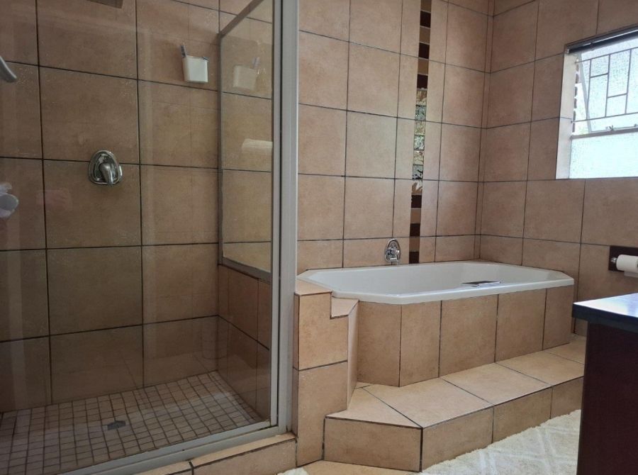 5 Bedroom Property for Sale in Three Rivers East Gauteng