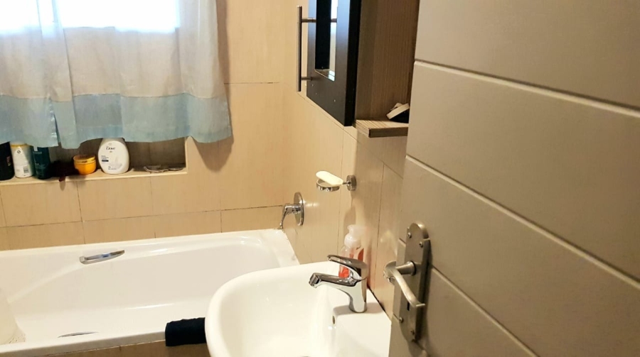2 Bedroom Property for Sale in Moregloed Gauteng