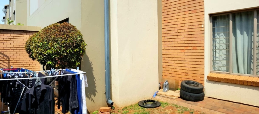 2 Bedroom Property for Sale in Moregloed Gauteng