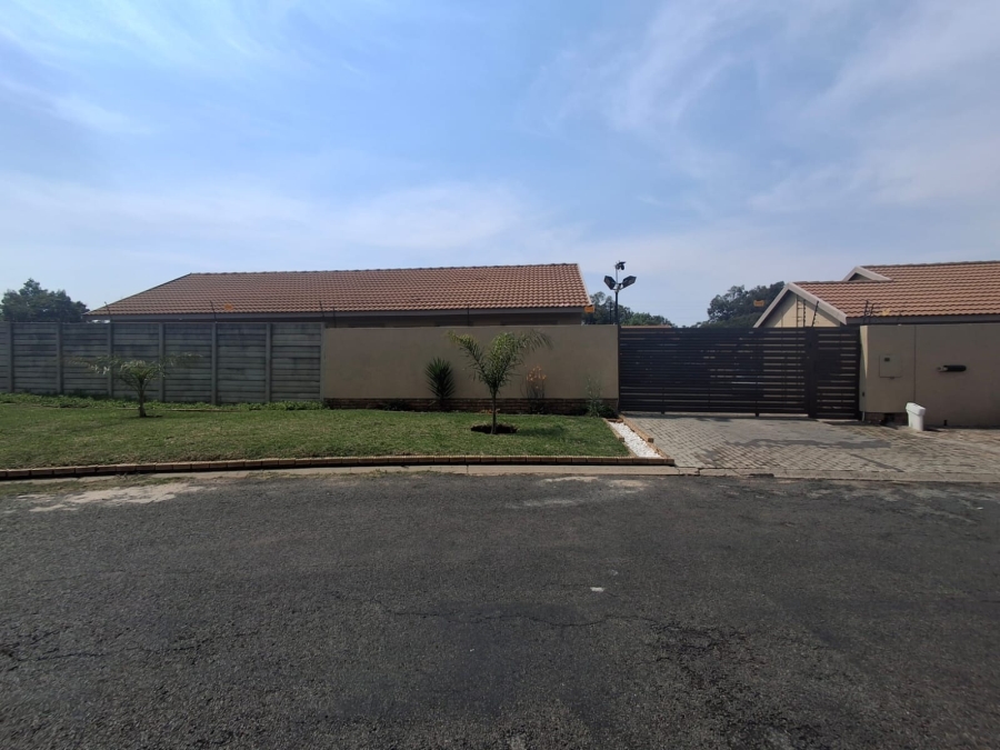 To Let 2 Bedroom Property for Rent in Lambton Gauteng