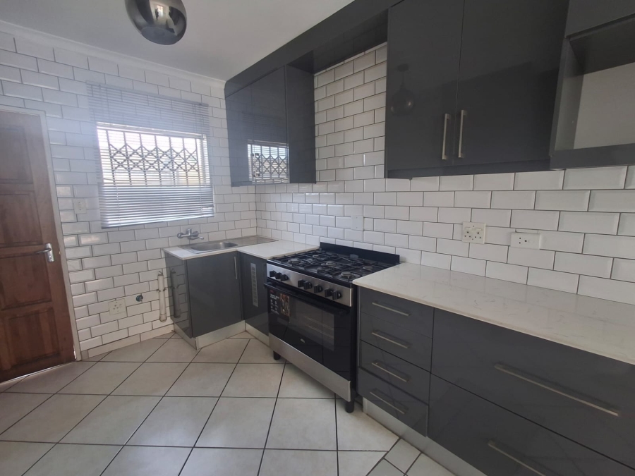 To Let 2 Bedroom Property for Rent in Lambton Gauteng