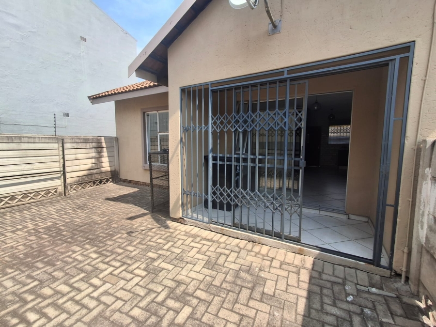 To Let 2 Bedroom Property for Rent in Lambton Gauteng