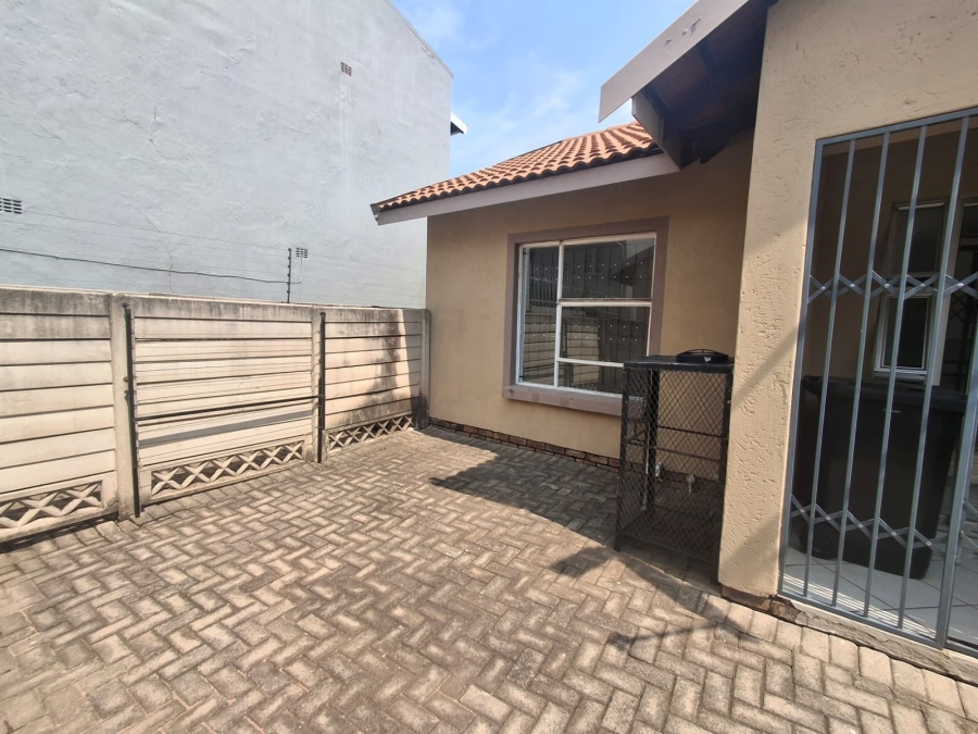 To Let 2 Bedroom Property for Rent in Lambton Gauteng