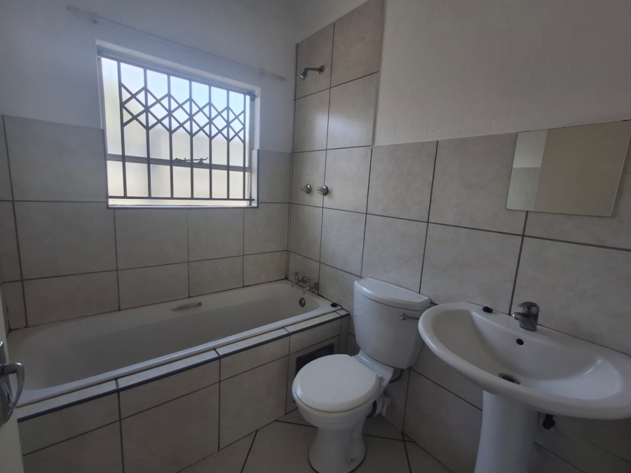 To Let 2 Bedroom Property for Rent in Lambton Gauteng