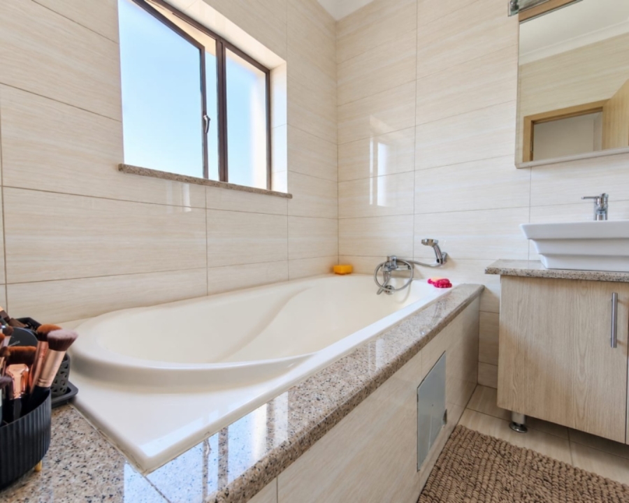 2 Bedroom Property for Sale in Noordwyk Gauteng