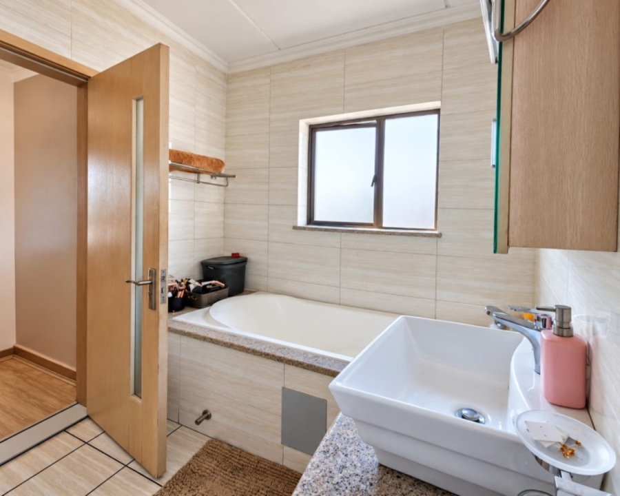 2 Bedroom Property for Sale in Noordwyk Gauteng