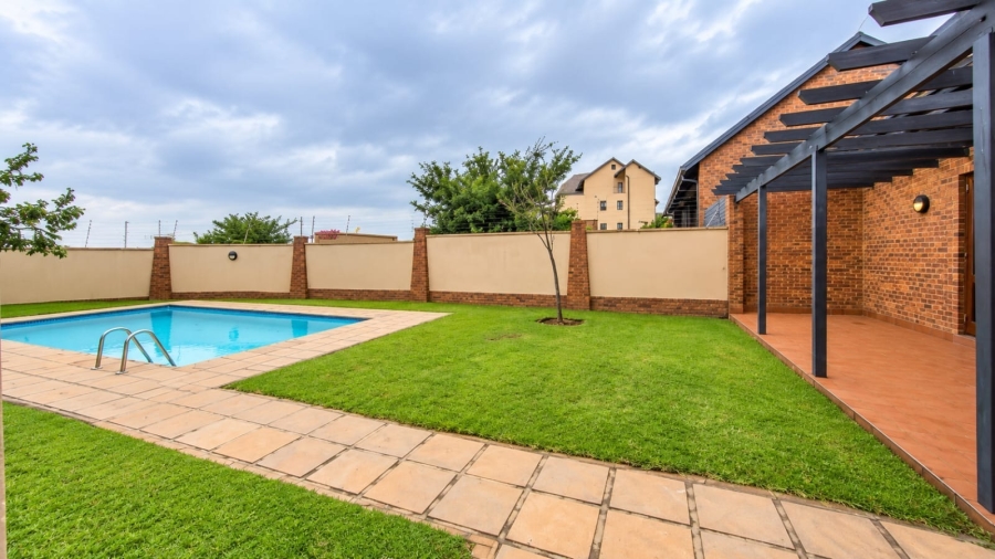 1 Bedroom Property for Sale in Carlswald Gauteng