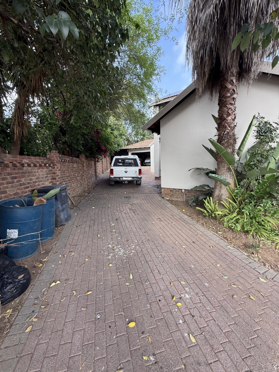 To Let 3 Bedroom Property for Rent in Garsfontein Gauteng