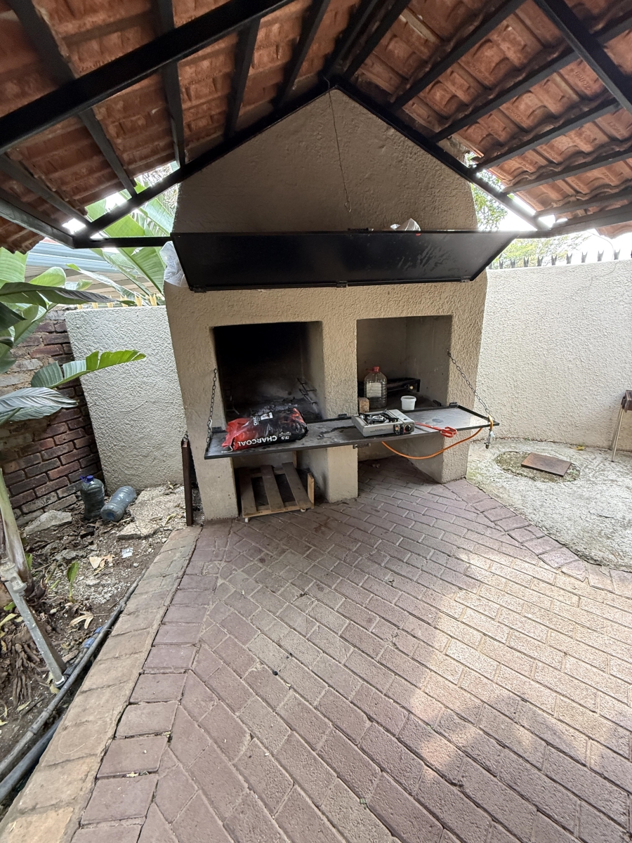 To Let 3 Bedroom Property for Rent in Garsfontein Gauteng