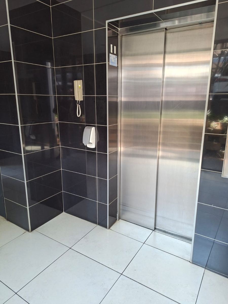 To Let 2 Bedroom Property for Rent in Atholl Gauteng