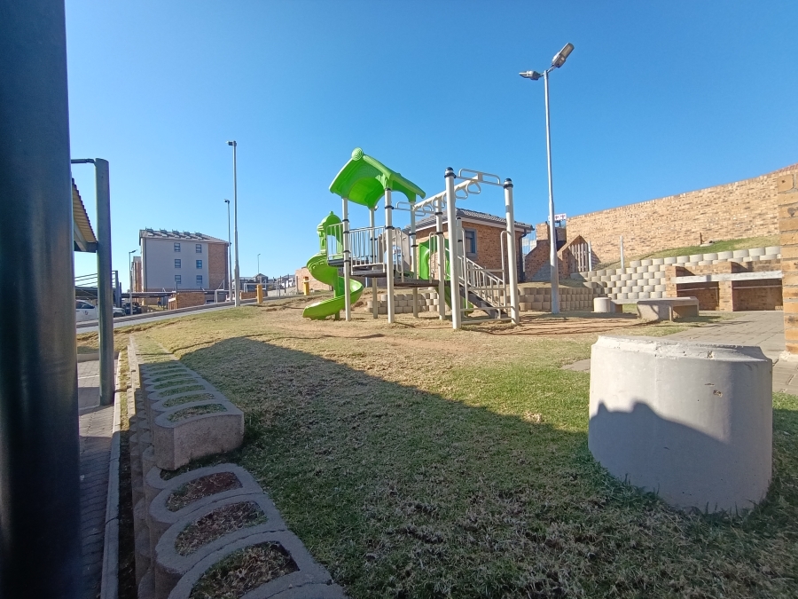To Let 2 Bedroom Property for Rent in Fourways Gauteng
