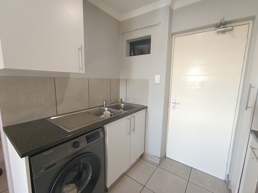 To Let 2 Bedroom Property for Rent in Fourways Gauteng