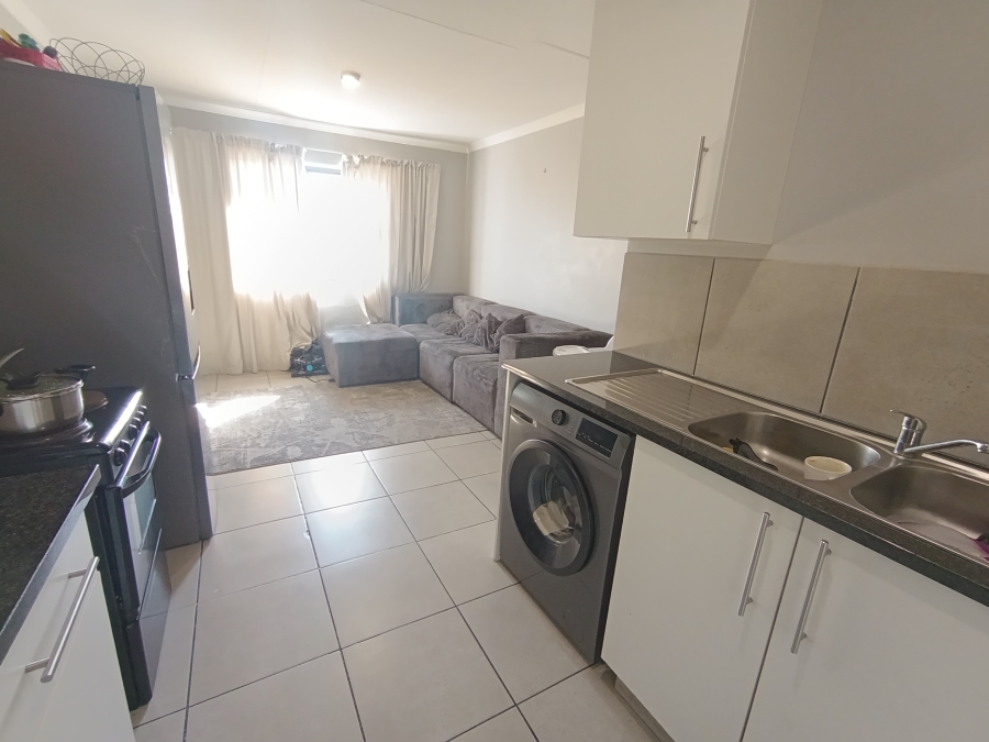 To Let 2 Bedroom Property for Rent in Fourways Gauteng