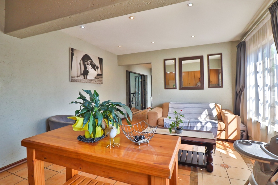 4 Bedroom Property for Sale in Eldoraigne Gauteng