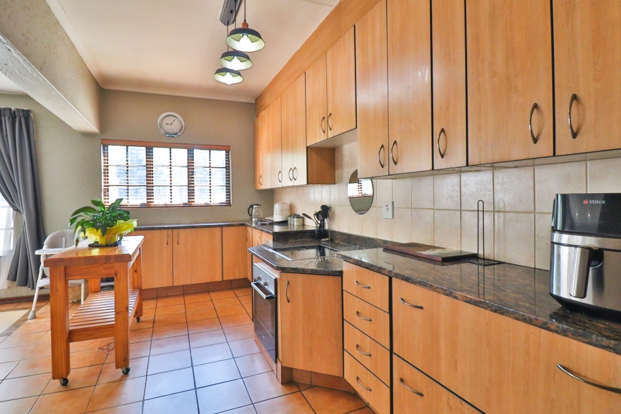 4 Bedroom Property for Sale in Eldoraigne Gauteng