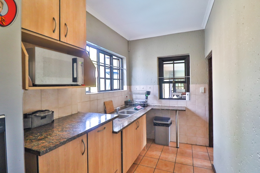 4 Bedroom Property for Sale in Eldoraigne Gauteng