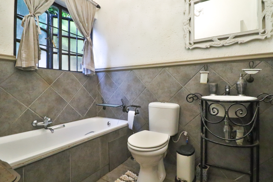 4 Bedroom Property for Sale in Eldoraigne Gauteng