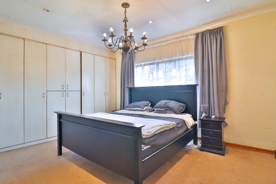4 Bedroom Property for Sale in Eldoraigne Gauteng