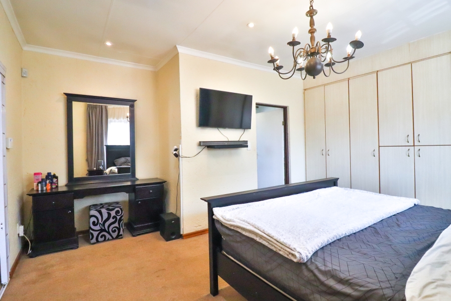 4 Bedroom Property for Sale in Eldoraigne Gauteng
