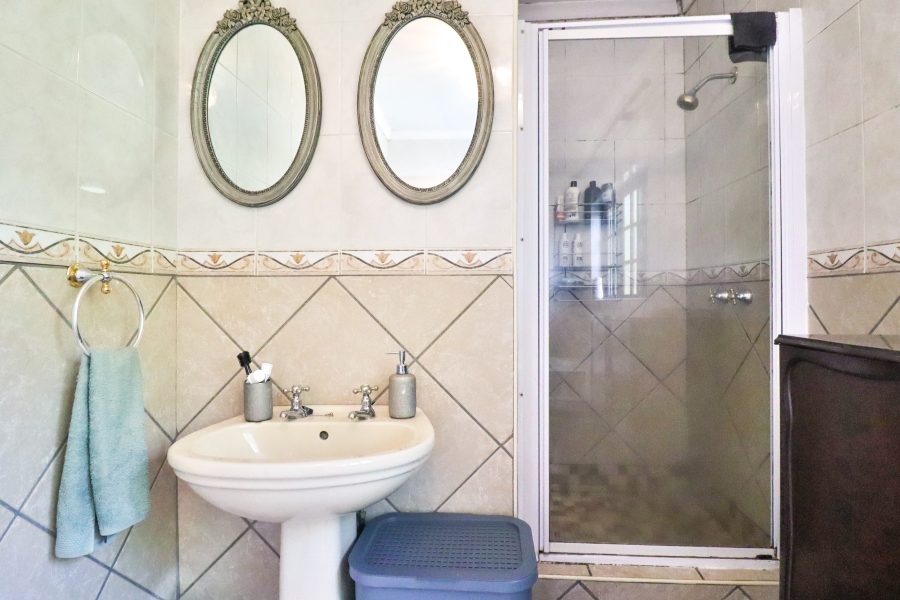 4 Bedroom Property for Sale in Eldoraigne Gauteng