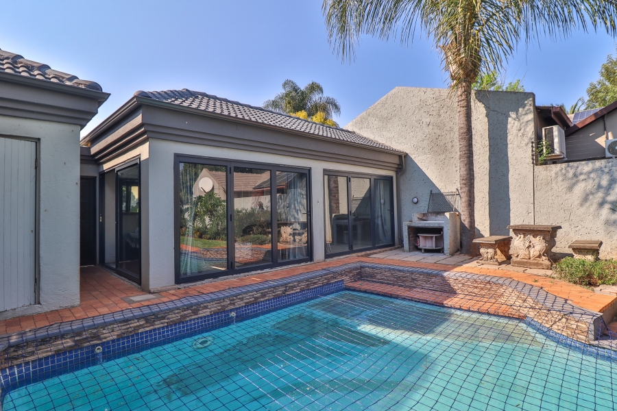 4 Bedroom Property for Sale in Eldoraigne Gauteng