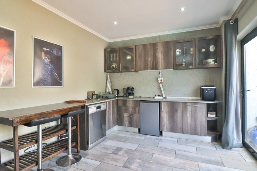 4 Bedroom Property for Sale in Eldoraigne Gauteng