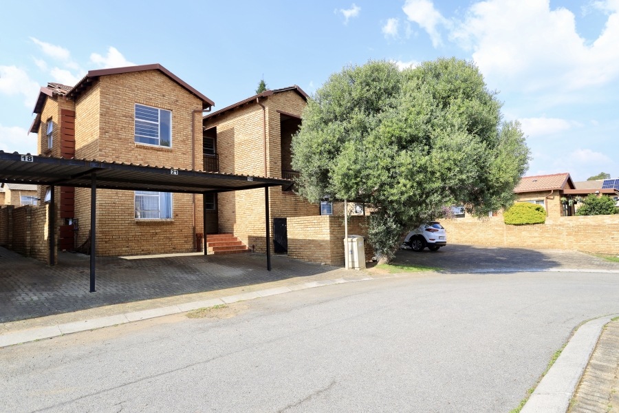 2 Bedroom Property for Sale in Honeypark Gauteng