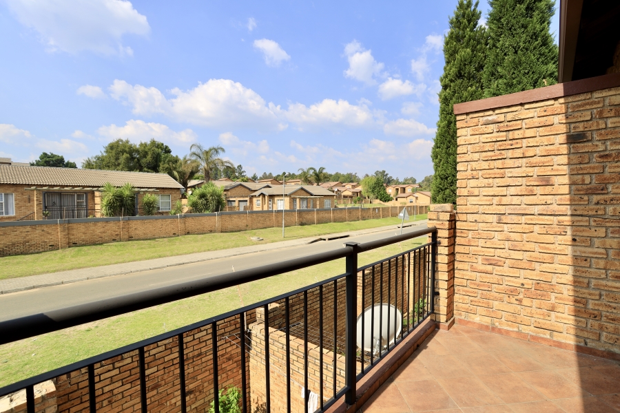 2 Bedroom Property for Sale in Honeypark Gauteng