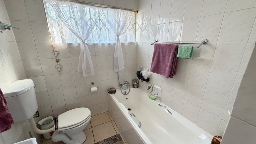 3 Bedroom Property for Sale in Brackenhurst Gauteng