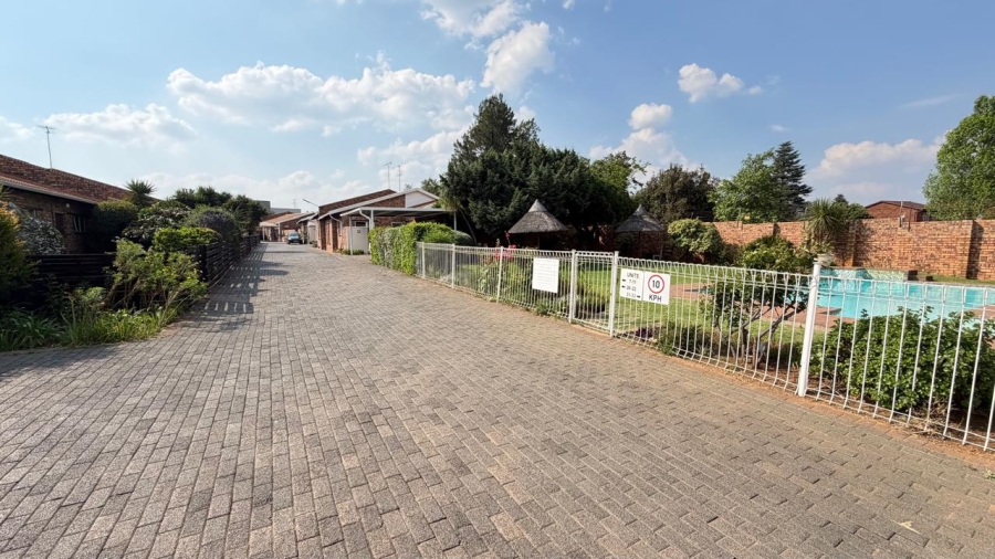 3 Bedroom Property for Sale in Brackenhurst Gauteng