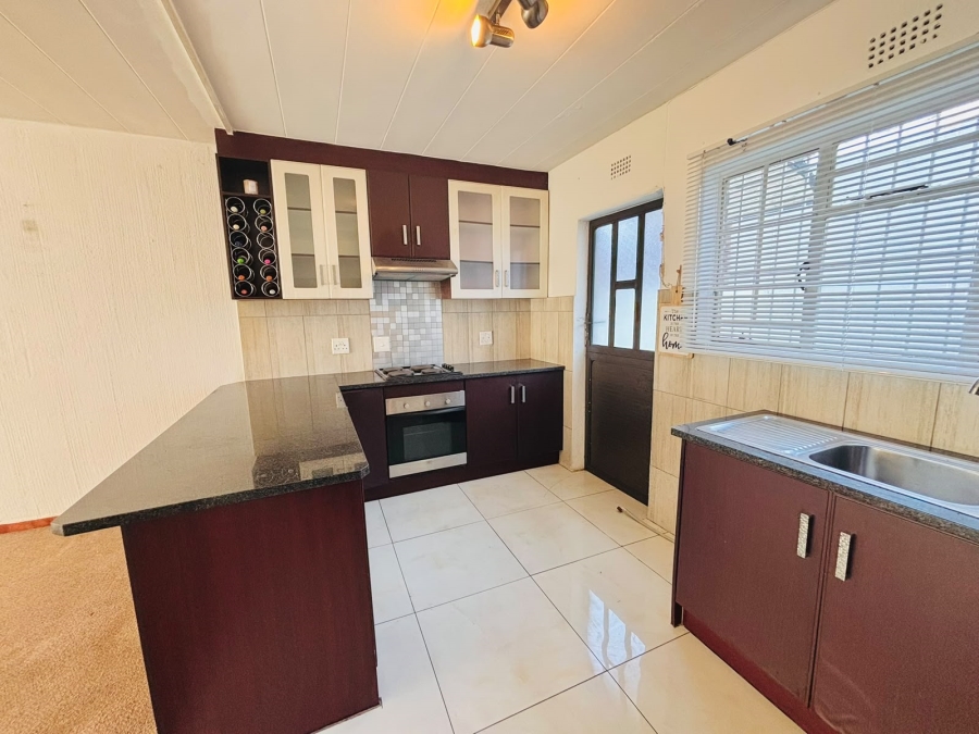 To Let 2 Bedroom Property for Rent in Florida Gauteng