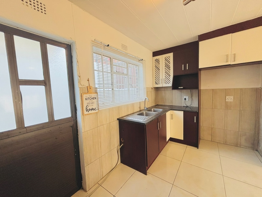 To Let 2 Bedroom Property for Rent in Florida Gauteng