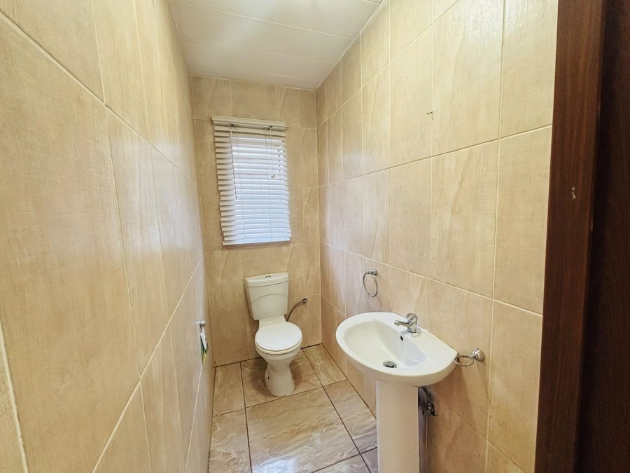 To Let 2 Bedroom Property for Rent in Florida Gauteng