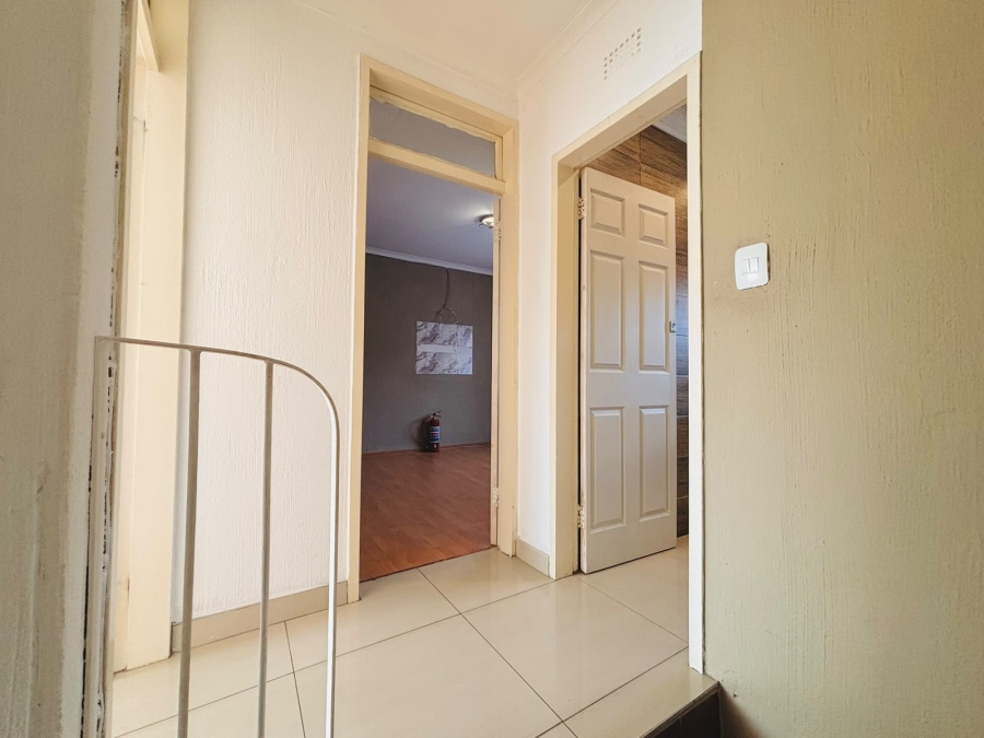 To Let 2 Bedroom Property for Rent in Florida Gauteng
