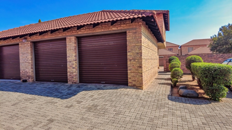 3 Bedroom Property for Sale in Theresa Park Gauteng